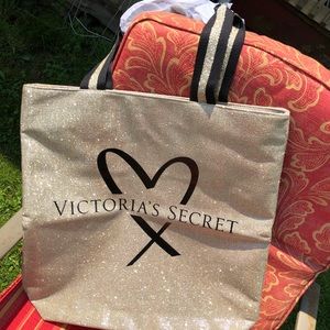 VS Carriers Tote 🖤 GOLD